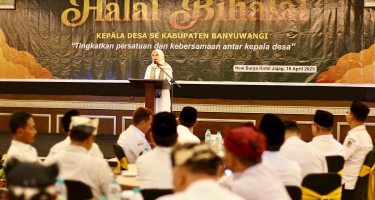 Bupati Banyuwangi, Ipuk Fiestiandani, menegaskan bahwa Dana Desa (DD) dan Alokasi Dana Desa (ADD) di wilayahnya tidak mengalami pemotongan. Komitmen ini menjadi angin segar bagi para kepala desa di tengah dinamika fiskal nasional.