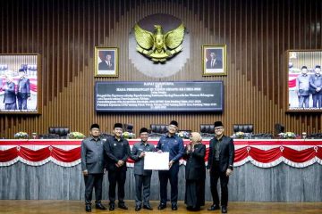 Dewan Perwakilan Rakyat Daerah (DPRD) Kota Bandung menggelar Rapat Paripurna dengan tiga agenda strategis yang menandai komitmen bersama antara legislatif dan eksekutif dalam memperkuat tata kelola pemerintahan dan arah pembangunan Kota Bandung.