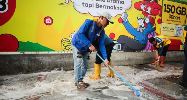 Farhan pun berjanji akan memperjuangkan kenaikan honor untuk para Gober, sekaligus menambah jumlah petugas agar kebersihan kota bisa lebih terjaga.