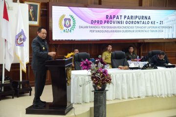 Gubernur menjelaskan bahwa meskipun kehadiran Bulog dengan membawa harga dasar pemerintah sebesar Rp5.500 per kilogram diharapkan mampu menstabilkan harga jagung, keterbatasan daya serap akibat alokasi anggaran dari pemerintah pusat yang terbatas membuat upaya tersebut belum berjalan optimal.