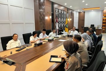 Gubernur menjelaskan bahwa menjelang panen raya yang diperkirakan berlangsung dalam waktu satu bulan ke depan, Pemerintah Provinsi NTB telah melakukan koordinasi intensif dengan Bulog serta sejumlah pelaku usaha swasta untuk memastikan serapan hasil panen jagung petani dapat dilakukan secara optimal.
