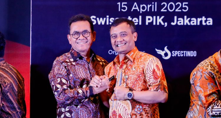 “Jawa Tengah luar biasa. Potensinyaya di bidang pariwisata, tapi juga sektor-sektor lain yang sangat menjanjikan. Saya percaya Gubernur Ahmad Luthfi dan seluruh jajarannya telah menyiapkan ekosistem investasi yang matang,” ujar Mendag Budi di hadapan lebih dari 100 investor dari Malaysia, China, Hongkong, Singapura, hingga tuan rumah Indonesia.