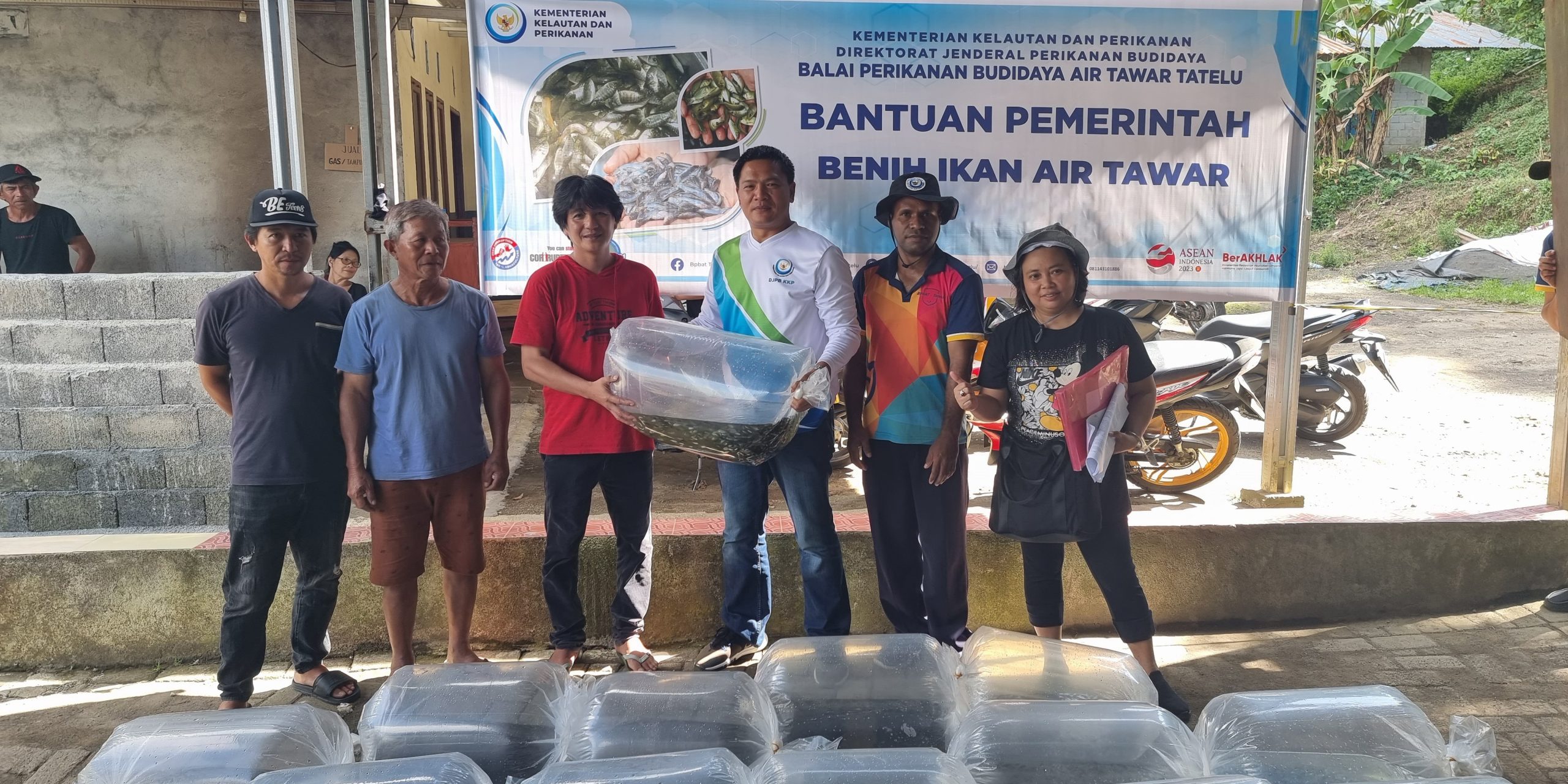 Majukan Perikanan Budidaya Air Tawar, KKP Salurkan 21 Benih dan Indukan Ikan Ke Sulawesi Utara
