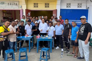 Warung kopi di Gorontalo bukan hanya tempat ngopi, tapi juga jadi tempat berkumpul dan berbagi pendapat. Di sini, semua orang bebas berbicara. Perbedaan pendapat tidak dianggap masalah, justru menjadi kekayaan. Kebersamaan dan kesederhanaan jadi ciri khas setiap obrolan.