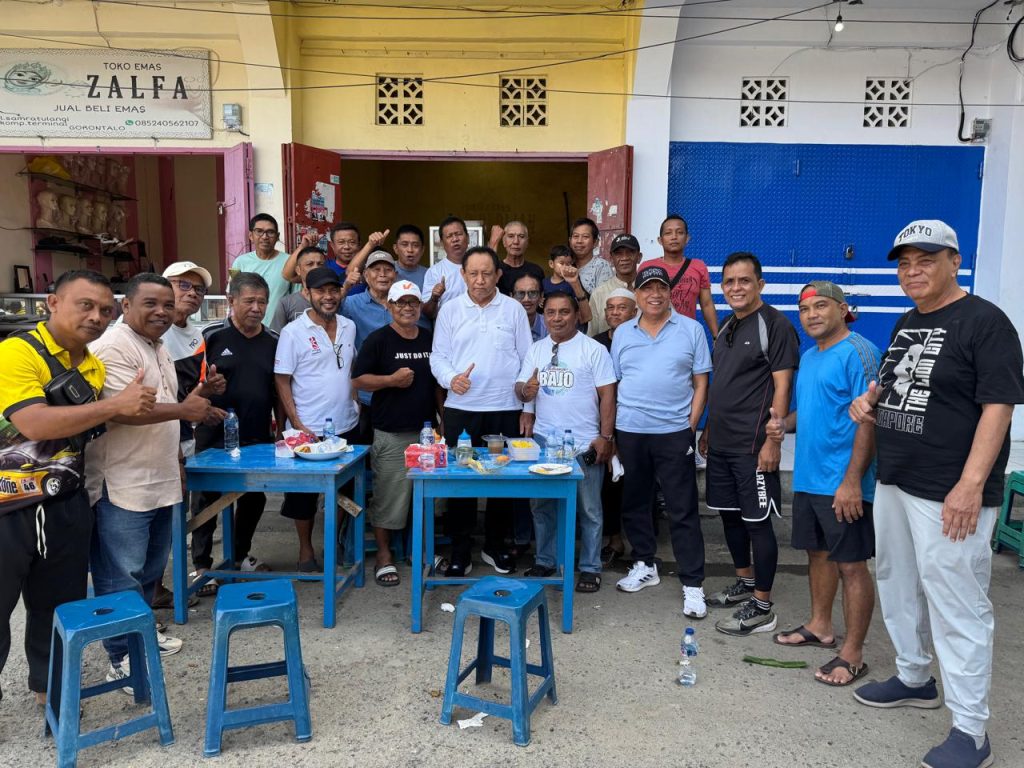 Manusia Indonesia Warung kopi di Gorontalo bukan hanya tempat ngopi, tapi juga jadi tempat berkumpul dan berbagi pendapat. Di sini, semua orang bebas berbicara. Perbedaan pendapat tidak dianggap masalah, justru menjadi kekayaan. Kebersamaan dan kesederhanaan jadi ciri khas setiap obrolan.