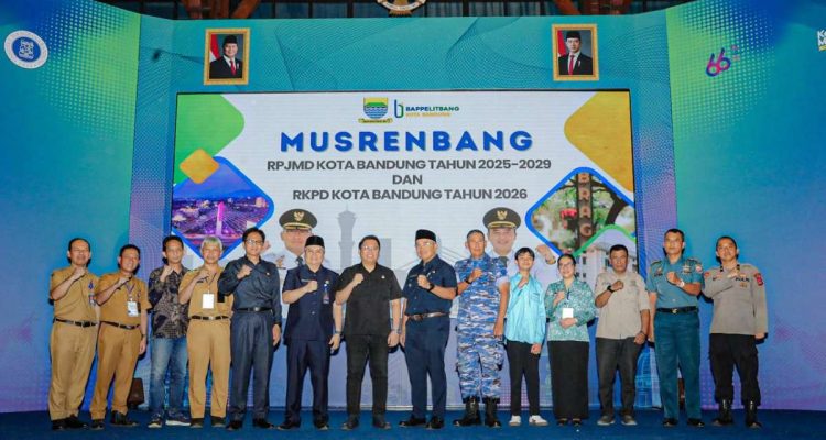 Menurut Farhan, pembangunan dan seluruh kegiatan pemerintahan Kota Bandung harus berjalan seiring dengan arah pembangunan provinsi dan nasional. Sinkronisasi ini diharapkan dapat menjaga konsistensi dan integrasi dalam upaya mewujudkan target-target pembangunan jangka menengah dan jangka panjang.