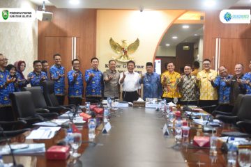 Untuk kategori super prioritas, bantuan diberikan untuk pembangunan yang sangat penting dan berkelanjutan, yang jika tidak dilanjutkan bisa mangkrak. Proyek-proyek ini biasanya punya dampak besar terhadap ekonomi dan penurunan angka kemiskinan. Termasuk juga proyek yang merupakan janji kepala daerah dan sejalan dengan program provinsi.