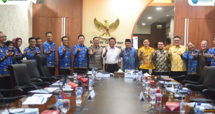 Untuk kategori super prioritas, bantuan diberikan untuk pembangunan yang sangat penting dan berkelanjutan, yang jika tidak dilanjutkan bisa mangkrak. Proyek-proyek ini biasanya punya dampak besar terhadap ekonomi dan penurunan angka kemiskinan. Termasuk juga proyek yang merupakan janji kepala daerah dan sejalan dengan program provinsi.