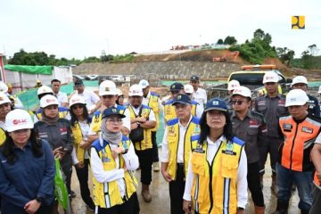 “Dengan selesainya pembangunan TPST 1, kita berharap pengelolaan sampah di kawasan IKN bisa dilakukan secara modern, efisien, dan ramah lingkungan, sebagai bagian dari upaya menghadirkan kota masa depan yang hijau dan berkelanjutan,” ujar Wamen Diana dalam kunjungannya ke lokasi proyek.