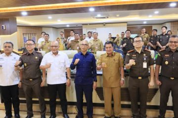 Dalam sambutannya, Bupati Maesyal Rasyid menegaskan bahwa Program Jaga Desa bukan semata-mata untuk penegakan hukum, melainkan juga sebagai upaya preventif dan edukatif dalam membina pemerintahan desa. Fokus utama program ini adalah memberikan pendampingan hukum, mengawasi pengelolaan dana desa, serta meningkatkan kesadaran hukum di tingkat masyarakat desa.