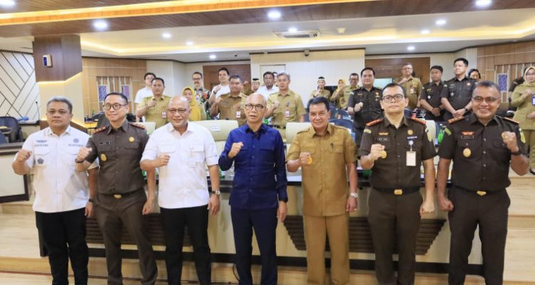 Dalam sambutannya, Bupati Maesyal Rasyid menegaskan bahwa Program Jaga Desa bukan semata-mata untuk penegakan hukum, melainkan juga sebagai upaya preventif dan edukatif dalam membina pemerintahan desa. Fokus utama program ini adalah memberikan pendampingan hukum, mengawasi pengelolaan dana desa, serta meningkatkan kesadaran hukum di tingkat masyarakat desa.
