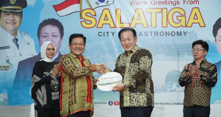 Adapun topik utama yang menjadi fokus dalam kunjungan ini meliputi pengembangan kerja sama di bidang pendidikan dan pertukaran budaya. Kegiatan pertukaran tersebut mencakup seni pertunjukan tradisional, kuliner khas daerah, serta permainan rakyat sebagai bentuk pelestarian dan promosi budaya masing-masing kota.