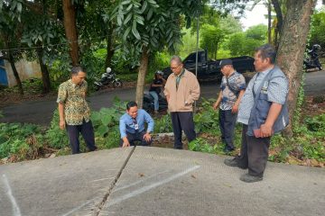 Wali Kota Semarang, Agustina, menunjukkan komitmennya untuk cepat tanggap terhadap laporan warga. Salah satu contohnya adalah perbaikan jalan rusak di tanjakan Trangkil