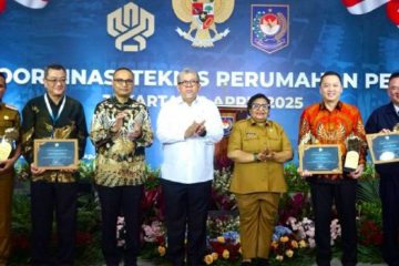 “Presiden menekankan pentingnya penerapan kebijakan satu data agar seluruh program bantuan perumahan tersalurkan secara akurat. Kami memberikan apresiasi tinggi kepada daerah-daerah yang aktif berkontribusi, seperti Aceh, baik dalam konsolidasi data maupun pelaksanaan di lapangan,” ujar Fahri Hamzah.
