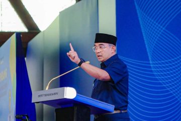 Ia menyampaikan, visi Kota Bandung Tahun 2025–2029 adalah mewujudkan Kota Bandung yang Unggul, Terbuka, Amanah, Maju, dan Agamis melalui pemerintahan yang melayani dan berkelanjutan serta mendukung pembangunan nasional.