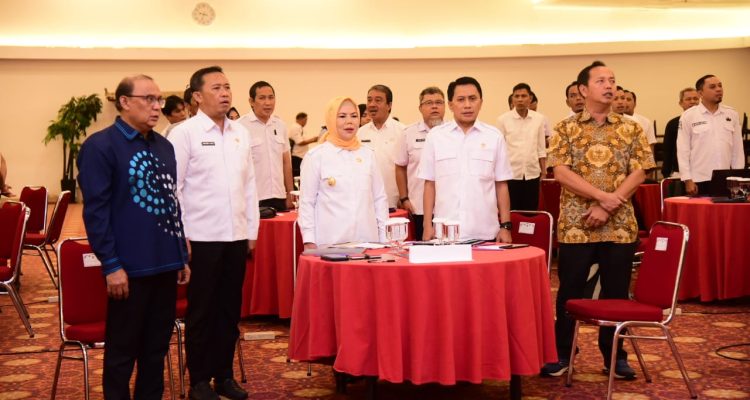 Ia juga menambahkan, hasil forum ini diharapkan dapat mendukung visi dan misi Gubernur dan Wakil Gubernur Gorontalo terpilih. Program prioritas yang disepakati akan dituangkan dalam berita acara dan ditandatangani bersama oleh perwakilan pemerintah, DPRD, dan jaringan masyarakat sipil.