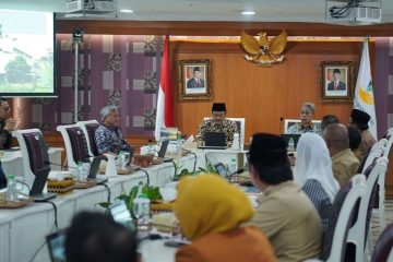 Mengutip informasi dari Kementerian Sosial, Sekolah Rakyat adalah sekolah gratis berasrama yang diperuntukkan bagi anak-anak dari keluarga miskin. Sekolah ini mencakup jenjang SD, SMP, hingga SMA, dengan fasilitas lengkap seperti asrama, guru berkualitas, makanan bergizi, dan sarana belajar yang memadai.