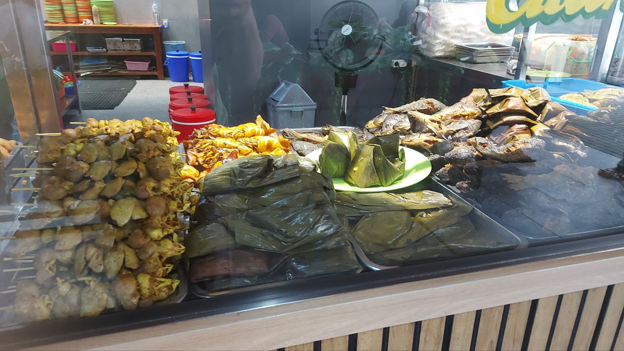 Warung Nasi Ibu Imas, Warung Legendaris di Kota Bandung