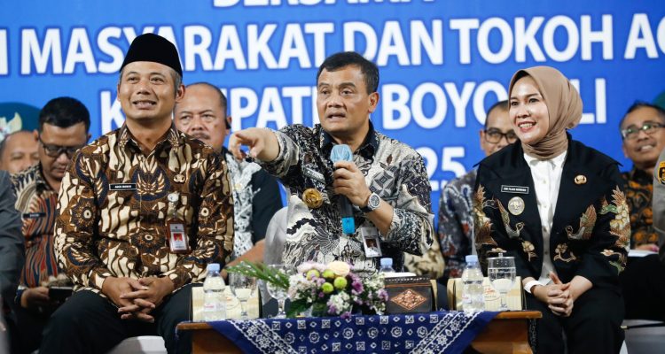 “Untuk Bandara Adi Soemarmo sudah keluar rekomendasi dari Kementerian Perhubungan. Statusnya sebagai bandara internasional difokuskan untuk haji dan umrah,” jelasnya.