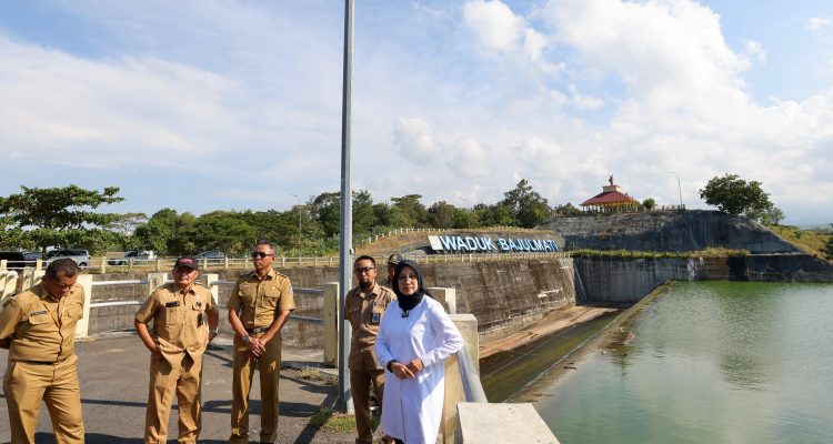 Bupati Banyuwangi Tinjau Waduk Bajulmati, Pastikan Ketersediaan Air Irigasi Aman di Musim Kemarau