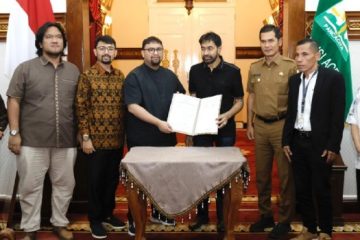 CEO PT Flora Agung Grup, Ivansyah, mengatakan MoU ini akan menjadi pijakan awal untuk pengembangan sektor-sektor strategis di Aceh, seperti perkebunan, peternakan, dan perikanan. Salah satu program utama yang direncanakan adalah pembangunan pabrik pengolahan kelapa sawit mentah (CPO) menjadi minyak goreng siap konsumsi dengan merek lokal khas Aceh.
