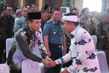 Gubernur Jawa Barat, Dedi Mulyadi, menegaskan bahwa pembangunan Jawa Barat yang berkeadilan dan merata hanya dapat tercapai melalui kolaborasi aktif dari seluruh pemangku kepentingan. Ia menyebut bahwa cita-cita mewujudkan masyarakat Jawa Barat yang Gemah Ripah Repeh Rapih – sejahtera, damai, dan tertata – memerlukan sinergi yang kuat antar sektor.