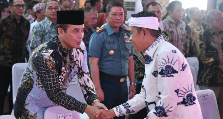 Gubernur Jawa Barat, Dedi Mulyadi, menegaskan bahwa pembangunan Jawa Barat yang berkeadilan dan merata hanya dapat tercapai melalui kolaborasi aktif dari seluruh pemangku kepentingan. Ia menyebut bahwa cita-cita mewujudkan masyarakat Jawa Barat yang Gemah Ripah Repeh Rapih – sejahtera, damai, dan tertata – memerlukan sinergi yang kuat antar sektor.