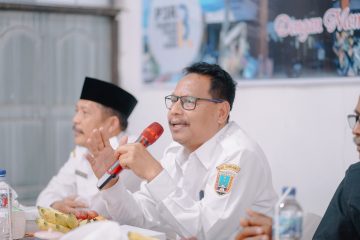 “Kami membuka peluang bagi pelaku usaha berpengalaman untuk hadir dan memberikan sentuhan kreatif dan inovatif. Dengan ide-ide segar dan produk yang menarik, kami yakin Pasar Kreatif Lasem bisa kembali ramai dikunjungi,” ujar Bupati Harno saat ditemui di kantornya, Rabu (6/5).