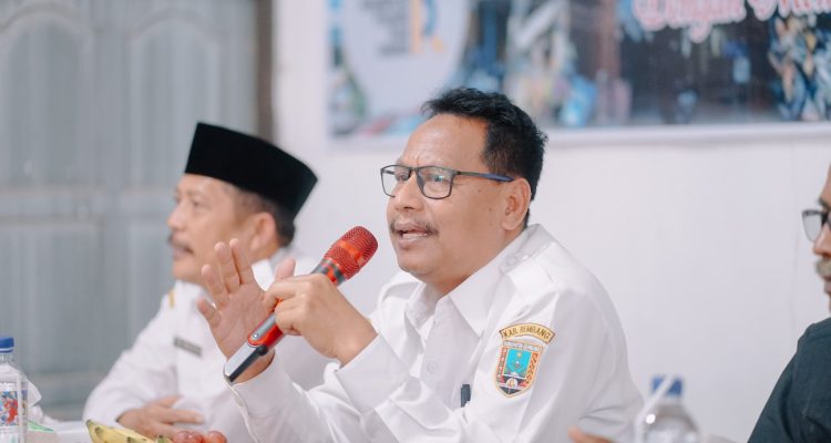 “Kami membuka peluang bagi pelaku usaha berpengalaman untuk hadir dan memberikan sentuhan kreatif dan inovatif. Dengan ide-ide segar dan produk yang menarik, kami yakin Pasar Kreatif Lasem bisa kembali ramai dikunjungi,” ujar Bupati Harno saat ditemui di kantornya, Rabu (6/5).