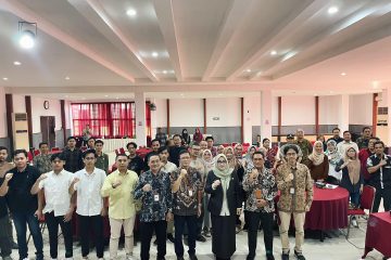 “UMKM adalah tulang punggung perekonomian, termasuk di Banyumas. Banyak produk lokal yang sebenarnya memiliki potensi besar di pasar global, namun masih banyak pelaku usaha yang belum memahami mekanisme ekspor,” ujar Lintarti.
