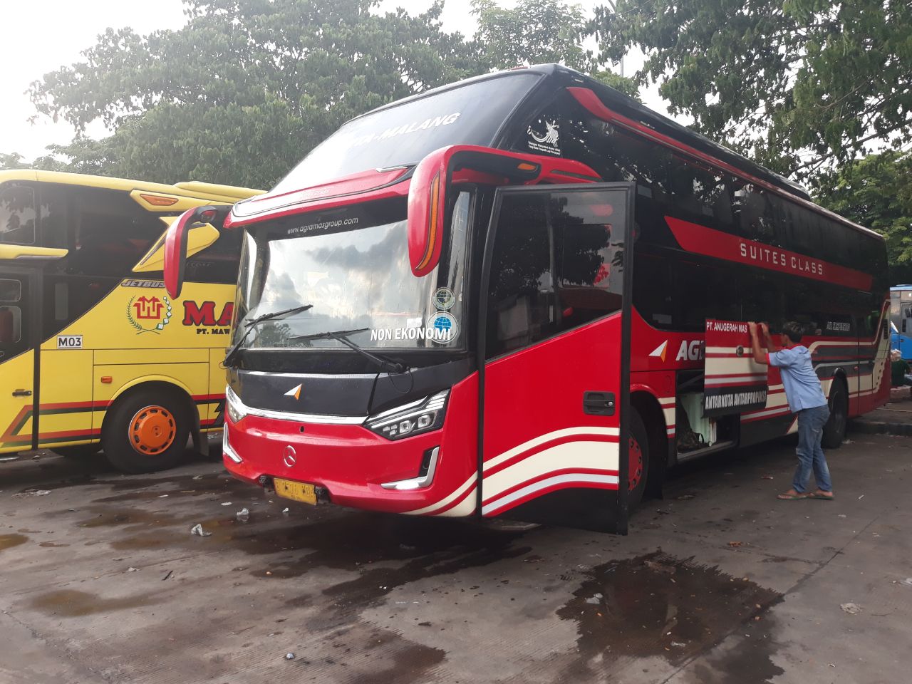 Menikmati Perjalanan Jakarta Menuju Surabaya dengan Sleeper Bus