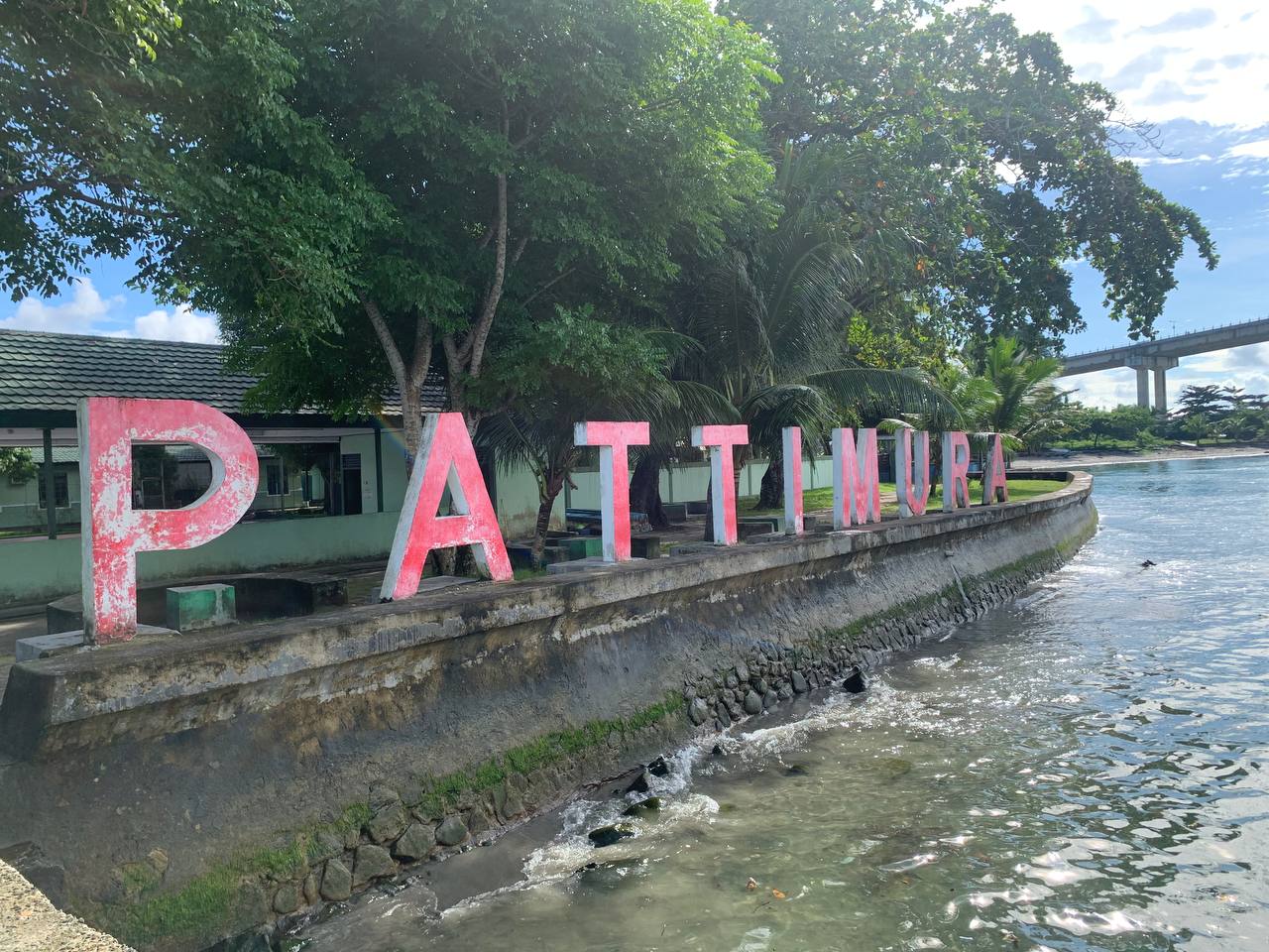 Pesona Pantai Zipur di Kota Ambon, Maluku