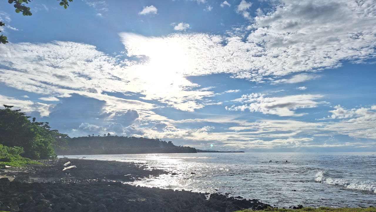 Menikmati Keindahan Pantai Bakaro di Kabupaten Manokwari, Papua Barat