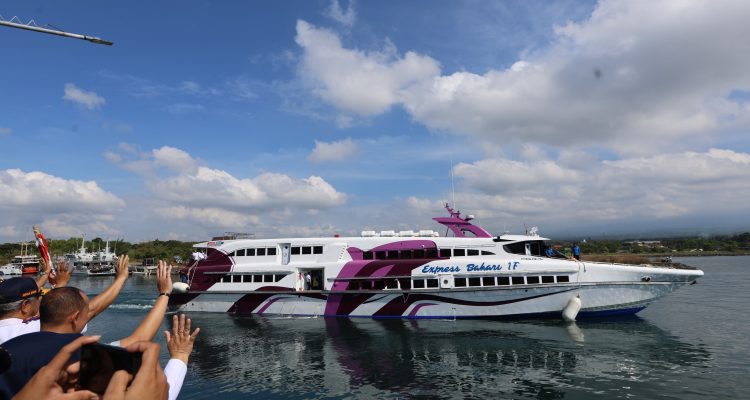"Kapal cepat Banyuwangi–Denpasar resmi beroperasi. Ini menjadi tambahan moda transportasi bagi masyarakat maupun wisatawan. Kami mengapresiasi dukungan dari Kementerian Perhubungan, Kementerian Pariwisata, serta Pemerintah Provinsi Jawa Timur,” ujar Bupati Banyuwangi, Ipuk Fiestiandani.
