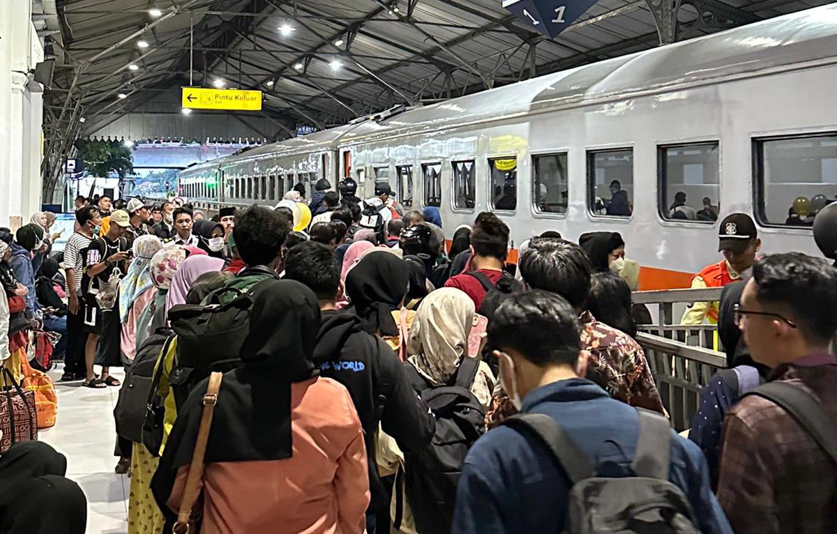 KAI Commuter Wilayah 8 Surabaya Mencatat Kinerja Positif Pada Semester 1-2025