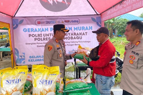 BULOG Salurkan Banpang dan Gelar Gerakan Pangan Murah di Papua