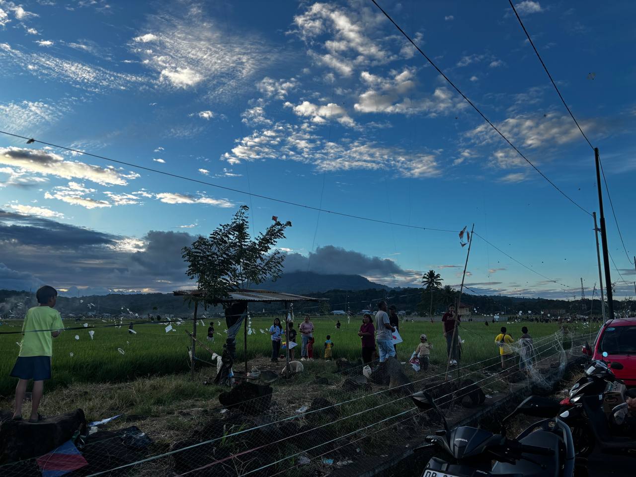 Permainan Seru Liga Layangan di Kota Tondano