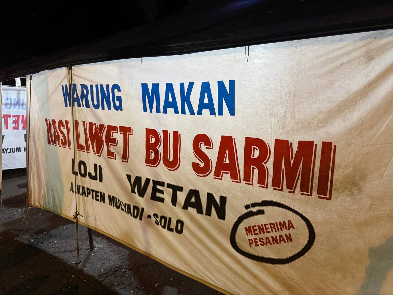 Nasi Liwet Bu Sarmi, Cita Rasa Tradisi yang Melegenda