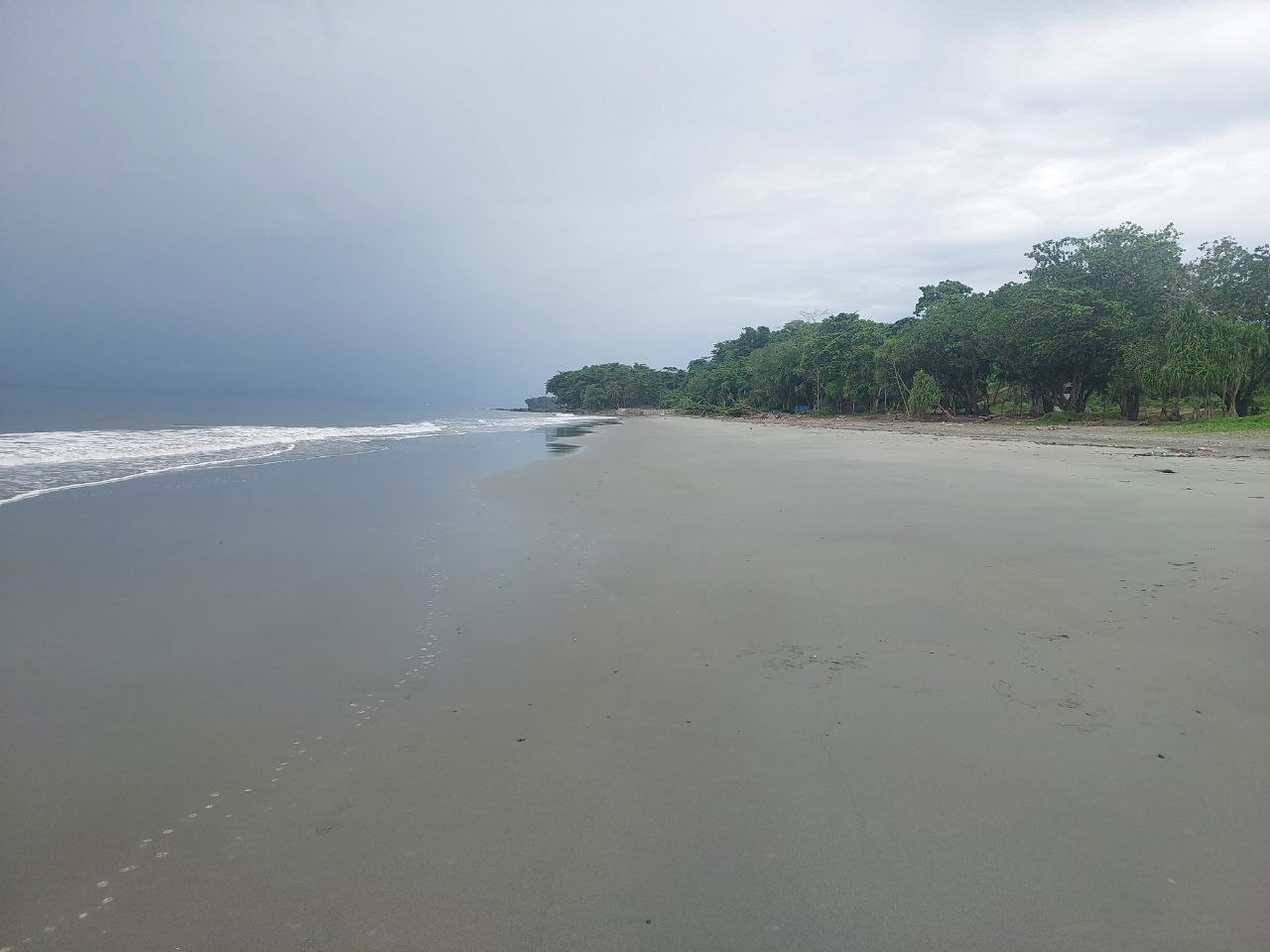 Pantai Petrus Kafiar: Pesona Indah di Pesisir Amban, Manokwari