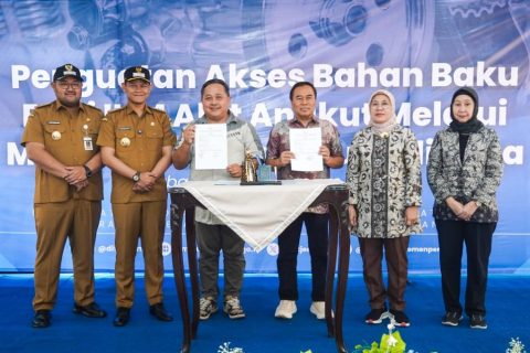 para pelaku IKM untuk terus berinovasi dan menyesuaikan diri dengan perkembangan industri otomotif, khususnya peralihan ke kendaraan listrik. Ia berharap IKM bisa mengadopsi cara kerja industri modern, termasuk produksi massal yang efisien, menjaga kualitas, biaya, dan pengiriman.