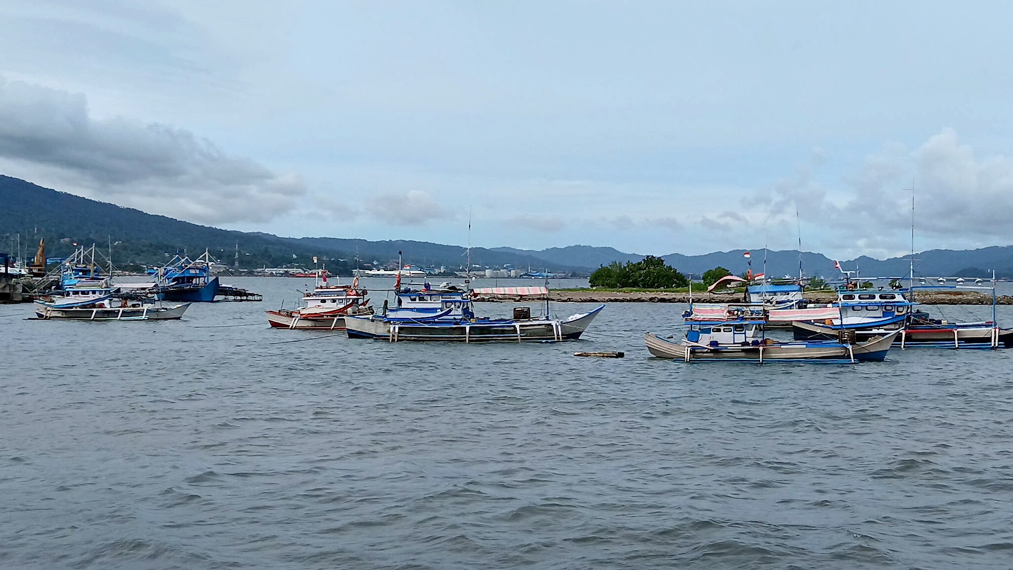 Suasana Pelabuhan Bitung di Sulawesi Utara - Berita Daerah
