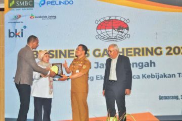 Pemerintah Provinsi Jawa Tengah terus mendorong terciptanya iklim investasi yang sehat, antara lain melalui penyederhanaan proses perizinan, baik untuk investor asing (PMA) maupun domestik (PMDN). Selain itu, kualitas dan daya saing tenaga kerja di Jawa Tengah juga menjadi nilai tambah.