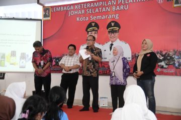 Ketua Paguyuban LKP Johar Selatan Baru, Aik Solikati, menjelaskan bahwa pelatihan ini bukan sekadar kegiatan prakarya. Program ini dirancang untuk menumbuhkan jiwa kewirausahaan di kalangan pelajar, memanfaatkan limbah yang selama ini dianggap tidak bernilai menjadi produk yang memiliki peluang pasar.