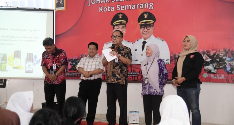 Ketua Paguyuban LKP Johar Selatan Baru, Aik Solikati, menjelaskan bahwa pelatihan ini bukan sekadar kegiatan prakarya. Program ini dirancang untuk menumbuhkan jiwa kewirausahaan di kalangan pelajar, memanfaatkan limbah yang selama ini dianggap tidak bernilai menjadi produk yang memiliki peluang pasar.
