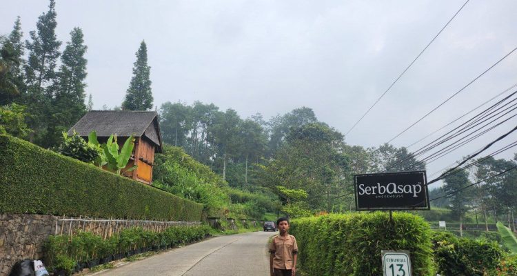 Suasana sejuk dan asri di salah satu dataran tinggi di Desa Ciburial, Kecamatan Cimenyan, Kabupaten Bandung, Provinsi Jawa Barat, foto Rabu 3 Desember 2025.