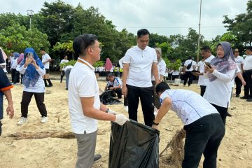 Bupati Jepara menegaskan komitmen Pemerintah Kabupaten Jepara dalam menangani persoalan sampah melalui Aksi Bersih Sampah dalam rangka Hari Peduli Sampah Nasional (HPSN) 2026, yang digelar di Jepara,
