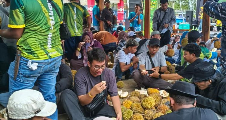 Bupati Banyuwangi, Ipuk Fiestiandani, mengapresiasi inisiatif warga yang dinilai mampu mengemas potensi desa secara kreatif. Menurutnya, festival ini menjadi contoh konkret bagaimana desa dapat mandiri dalam mempromosikan kekayaan lokalnya.