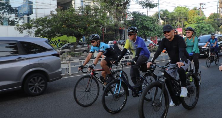 “Ini bukan hanya soal hemat energi, tapi juga membentuk budaya kerja. Kita ingin memberi contoh bahwa hidup hemat bisa dimulai dari hal kecil,” katanya.