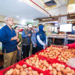 Wali Kota Bandung, Muhammad Farhan, mengungkapkan bahwa lonjakan ini mulai dirasakan pelaku usaha sejak akhir pekan lalu dan berdampak langsung pada operasional, terutama bagi pelaku UMKM yang bergantung pada kemasan sekali pakai.