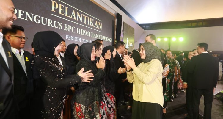 Dengan modal sumber daya alam yang melimpah, kepemimpinan yang adaptif, serta kolaborasi lintas sektor yang terus diperkuat, Banyuwangi memiliki peluang besar untuk memperkuat perannya sebagai salah satu penggerak ekonomi regional. Tantangan tentu masih ada, namun arah pembangunan yang konsisten menunjukkan bahwa Banyuwangi tidak sekadar membangun daerahnya sendiri, melainkan juga berpotensi menjadi simpul pertumbuhan ekonomi yang memberi dampak positif bagi kawasan Jawa Timur bahkan Indonesia.